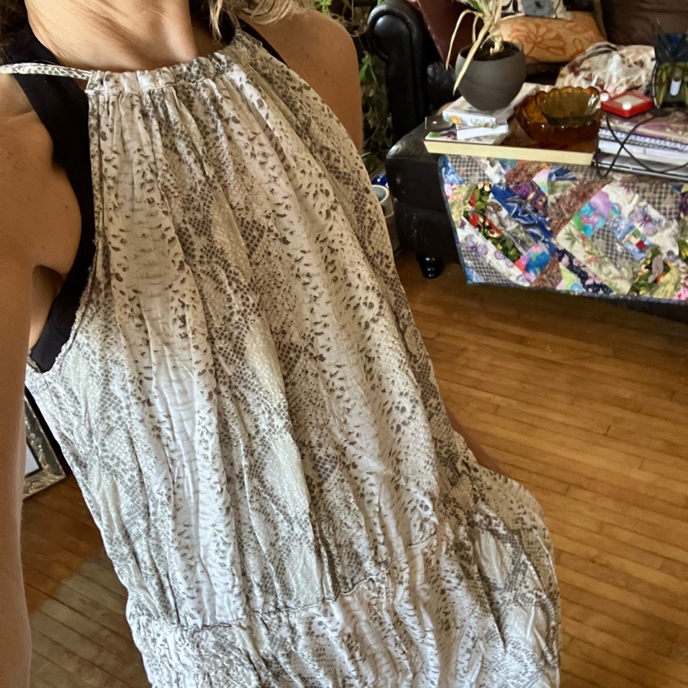 Stylish Black and White Sleeveless jumpsuit